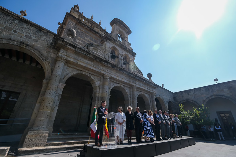 Inauguran exposiciones de Barcelona, Invitado de Honor de la FIL 2025, en el Museo Cabañas