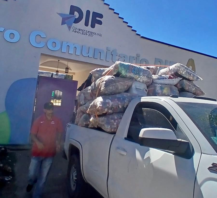 DIF Municipal entrega donación de tapitas a la Fundación Darenka