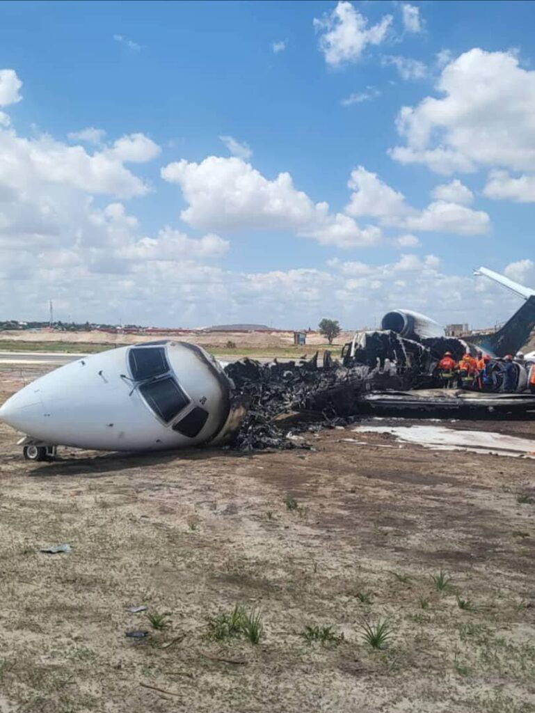 Evacuación milagrosa; Avión se incendia al aterrizar