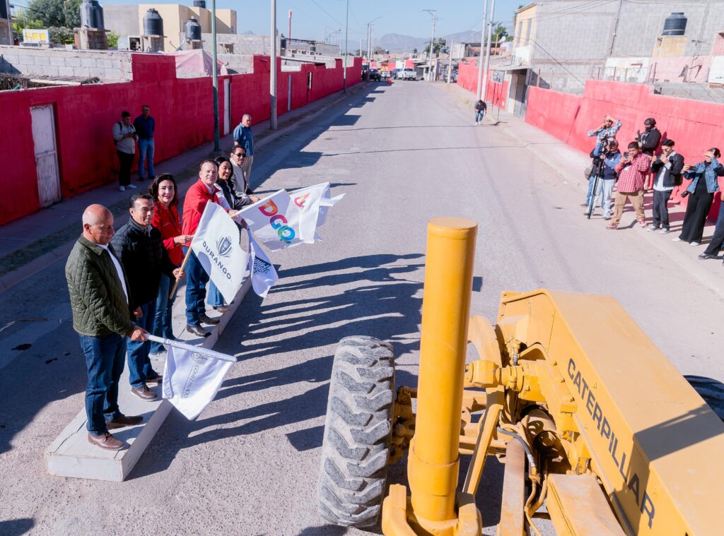 Inician Esteban y Betzabé obra de pavimentación que mejorará la movilidad y conectará boulevares estratégicos en Gómez Palacio