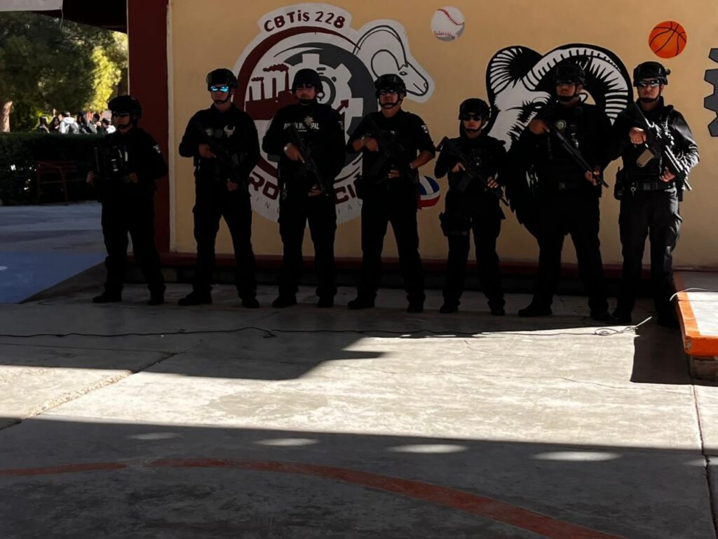 Participan más de mil alumnos del CBTis 228 en simulacro de agresión armada