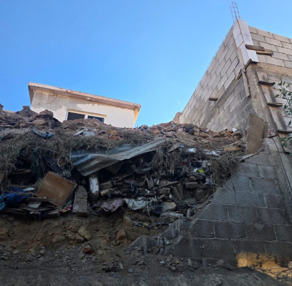 Atiende Protección Civil colapso de muro en la calle Paricutín