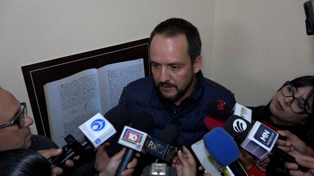 La rehabilitación de la Alberca José Revueltas será prioritaria este invierno, informó el regidor Alfredo Varela tras reuniones con el INDEHVAL