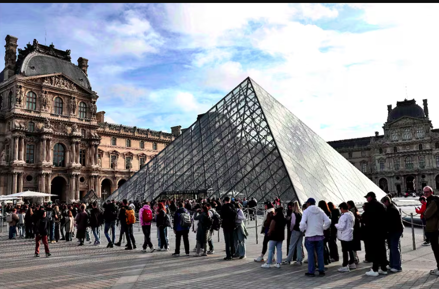 Sospechosos del robo en el Louvre son una pareja con hijos, revela fiscal