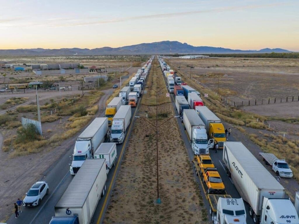 Atorones en la carretera paralizan economia de Parral