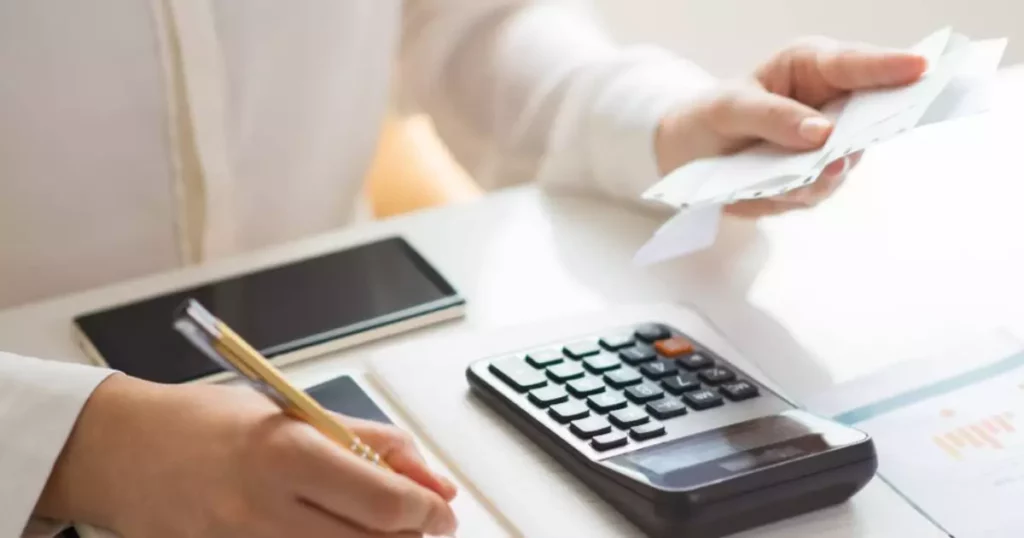 Estrés financiero en la Juventud Mexicana; Mayoría no les alcanza para llegar a fin de mes