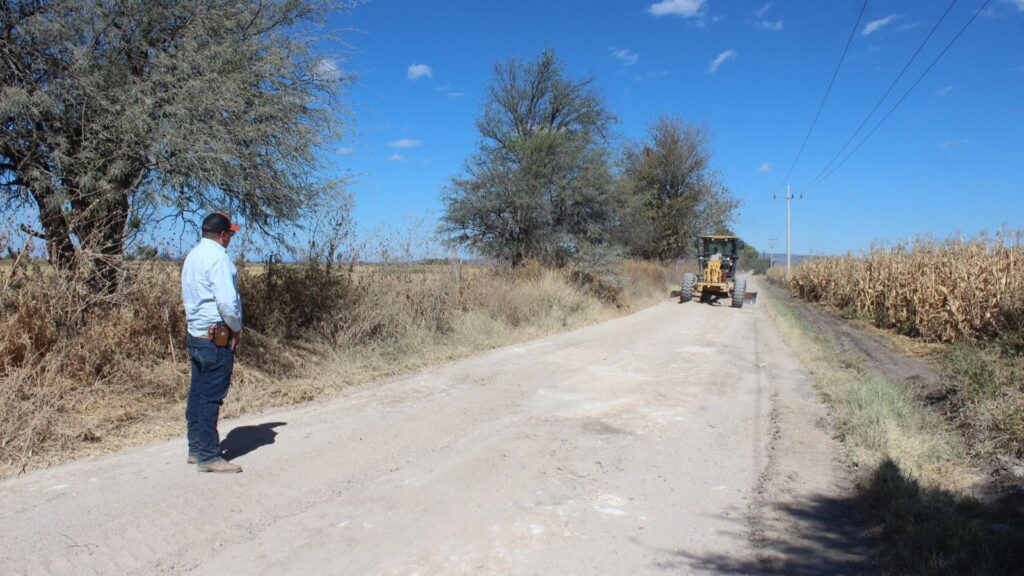 Concluye rehabilitación de caminos rurales en Poanas