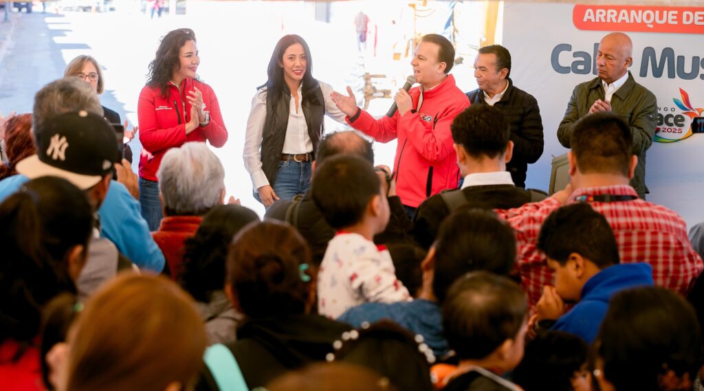 Habitantes de Gómez Palacio reconocen a Esteban Villegas por las obras de pavimentación que mejorarán la seguridad y movilidad en seis vialidades