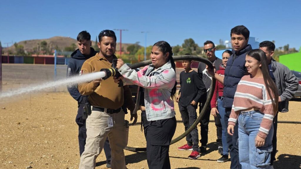 Avanza el curso de voluntariado impartido por elementos de Protección Civil y Bomberos