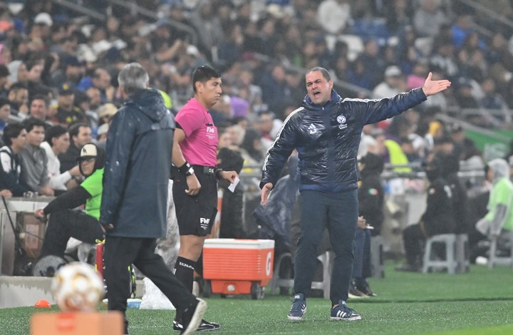 André Jardine critica arbitraje en el partido contra Monterrey