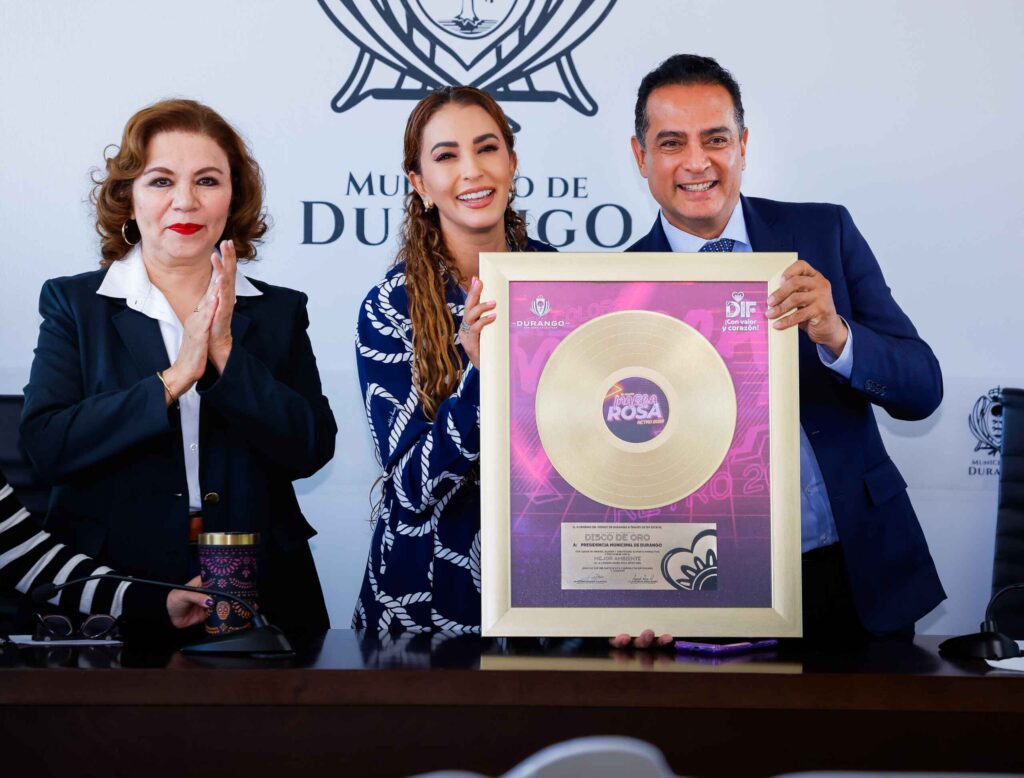 Durango recibe disco de oro por el Mes Rosa