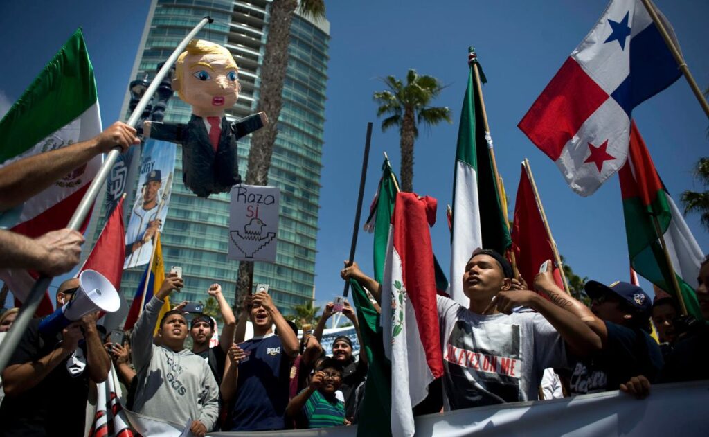 Ocho de cada diez latinos desaprueban la gestión de Trump, revela encuesta
