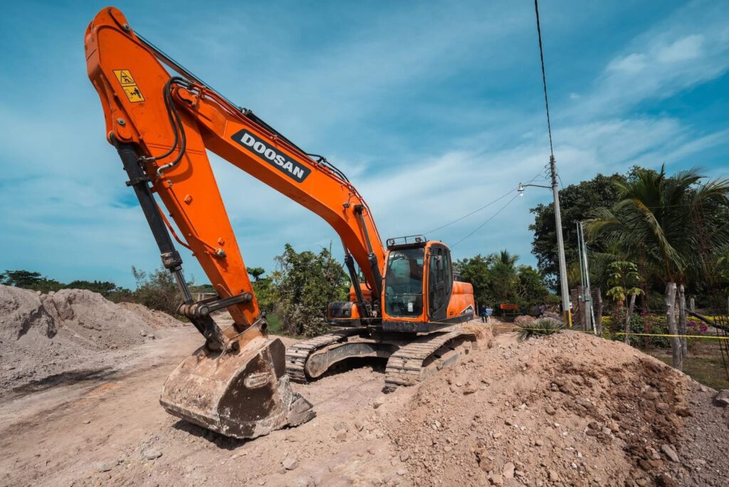 Tijuanita en Ruiz, avanza: inicia gobierno estatal, obra de alcantarillado y mejoras comunitarias