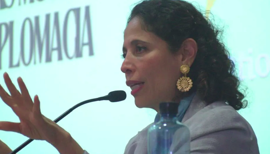 Encargada de la Embajada de México en Lima abandona Perú tras romper relaciones diplomáticas