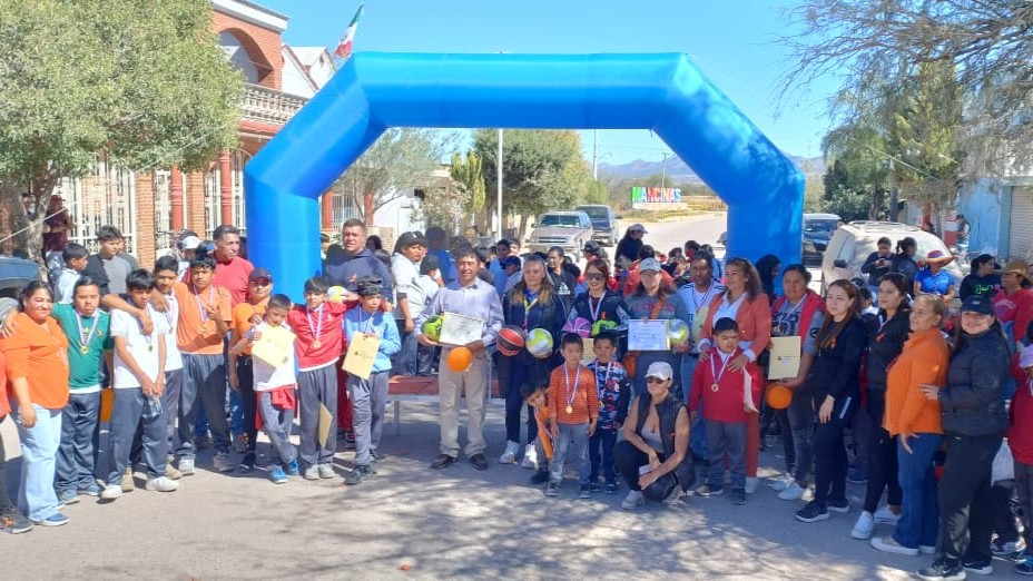 Gran participación de estudiantes en la carrera “Corre por Ellas”