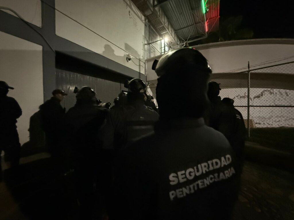 Detienen a cuatro custodios por presunta complicidad en fuga de interno en Puerto Vallarta
