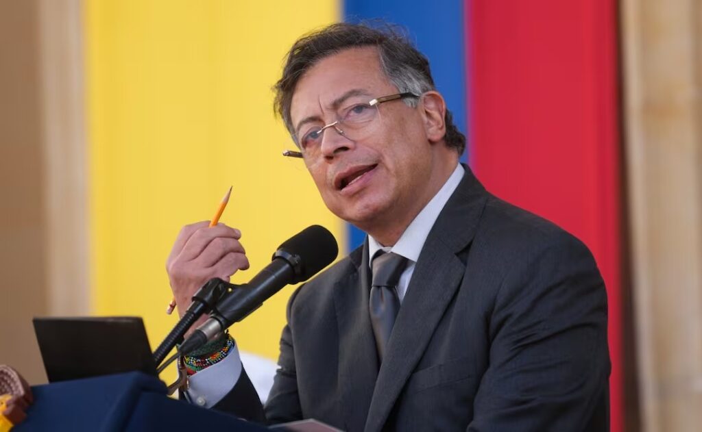 Gustavo Petro enfrenta duras críticas por asistir a club de striptease