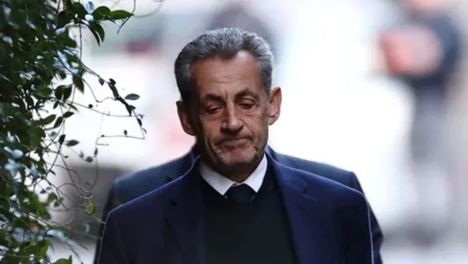 Sarkozy saldrá de prisión; tribunal concede libertad condicional a expresidente de Francia