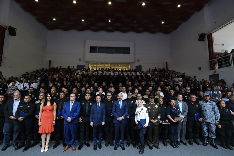 Reconocen  trayectoria y servicio de 248 elementos de seguridad con ascensos y condecoraciones