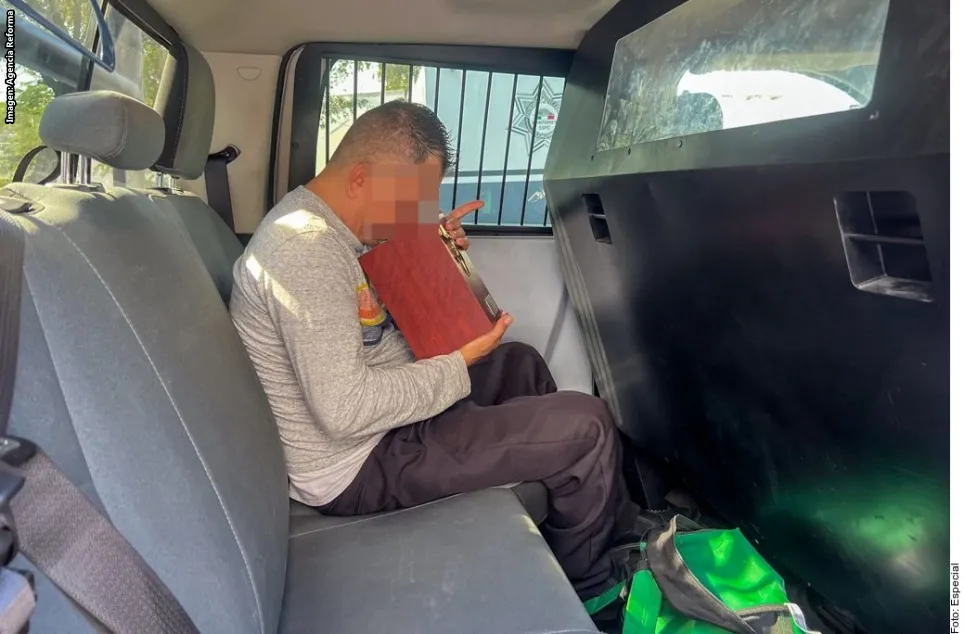 Hombre recupera las cenizas de su madre tras perderlas en un bar