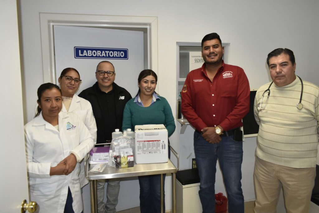 Refuerzan servicios de salud en Peñón Blanco con adquisición de material para laboratorio