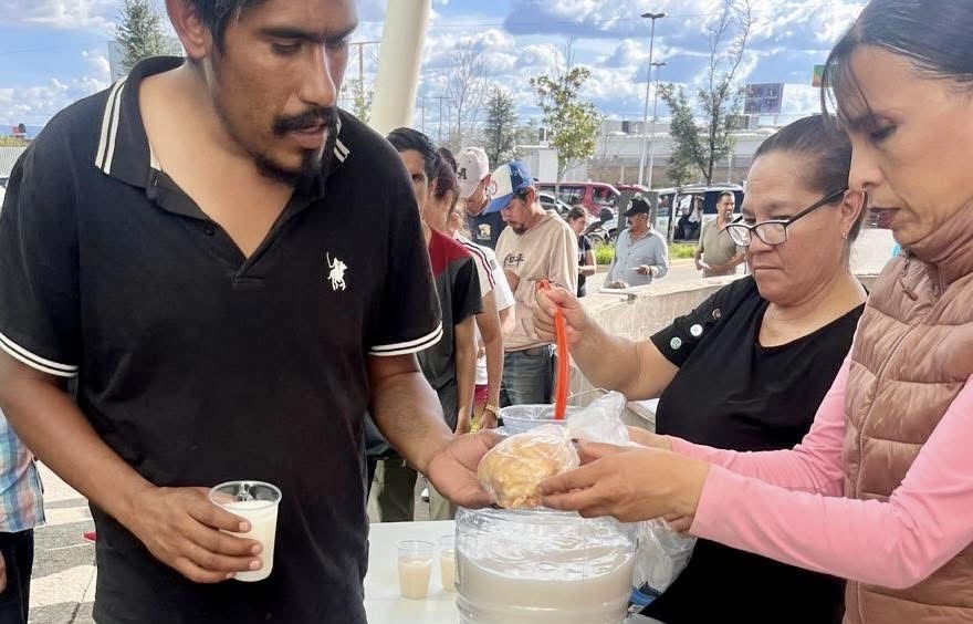 Familias duermen en pasillos; proponen albergues gratuitos en hospitales públicos