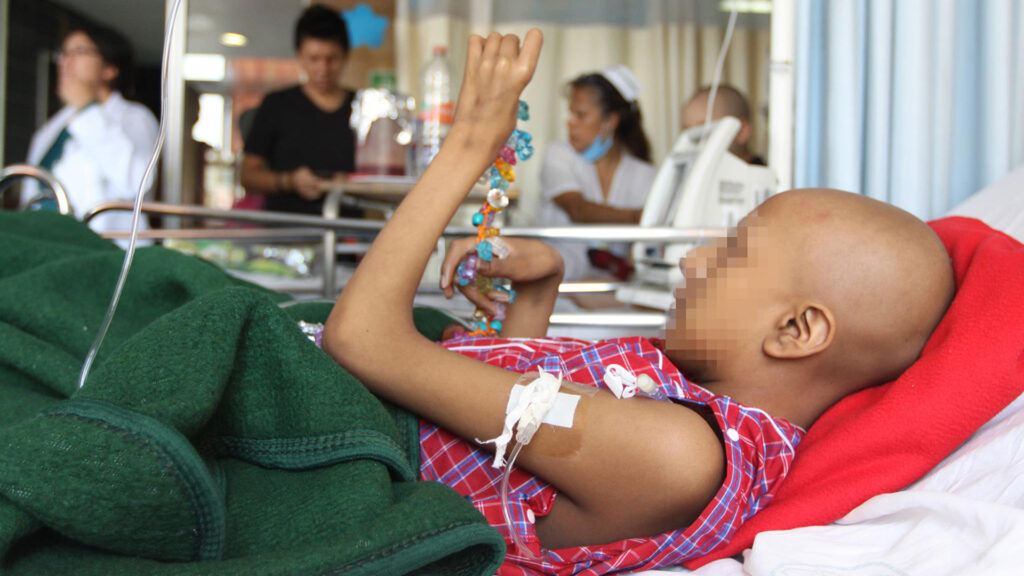 Niños con cáncer llegan tarde al tratamiento; Mojica plantea reforma para detección oportuna
