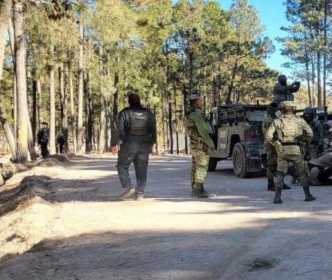 Localizan a dos hombres sin vida tras enfrentamientos en Guadalupe y Calvo