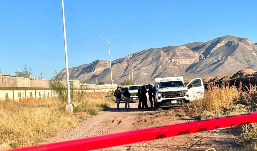 Localizan a hombre sin vida envuelto en una cobija en Chihuahua