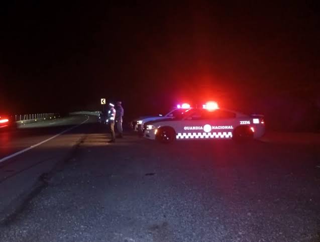 Fueron 2 vehículos: Comando armado roba dos vehículos y pertenencias a un grupo de personas en la carretera vía corta a Chihuahua