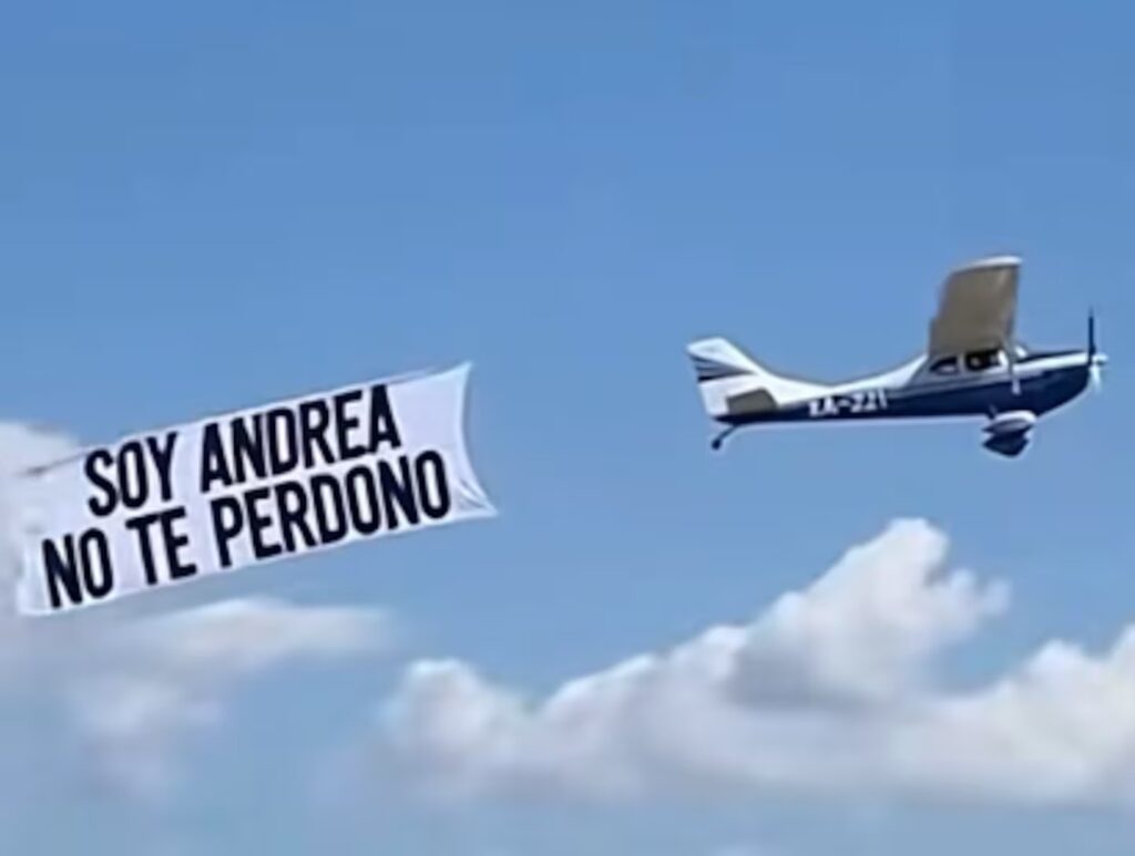 Piloto le pide perdón a su novia con mensajes en el cielo; ella lo rechaza