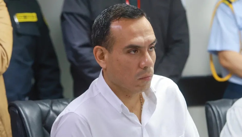Presidente de Perú amenaza con invadir embajada de México para sacar a Betssy Chavéz