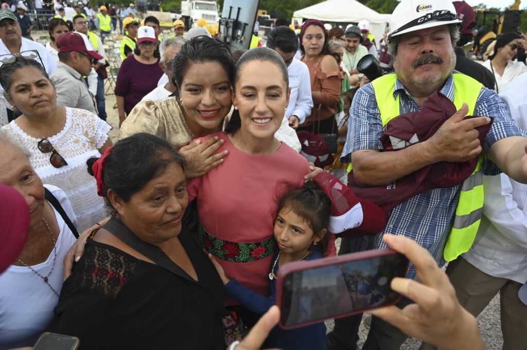 Me vieron débil por ser mujer, pero aquí sigo, afirma Sheinbaum
