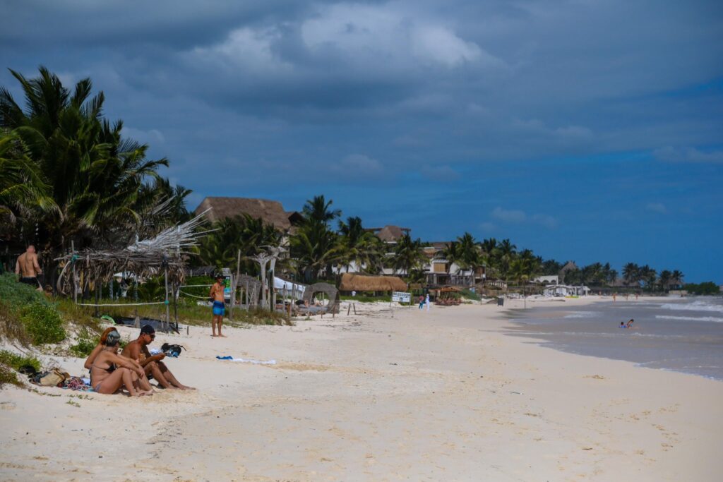 Playas de Tulum reabren al público tras meses de restricciones