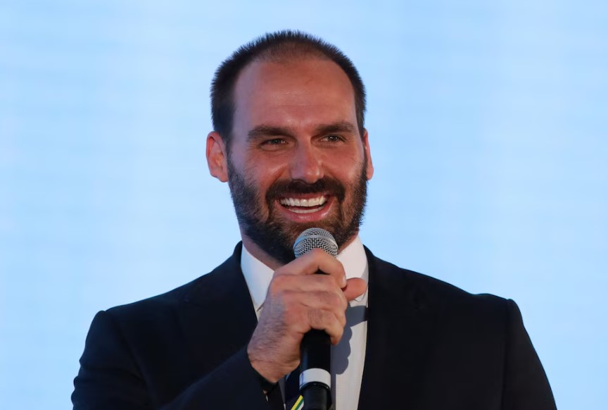 Eduardo Bolsonaro Acusado de Obstaculizar la Justicia en el Caso de su padre