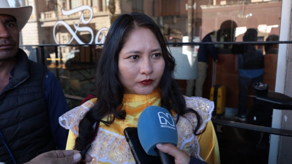 Maestra indígena acusa al director del CECyTE de discriminación y represalias en Mezquital