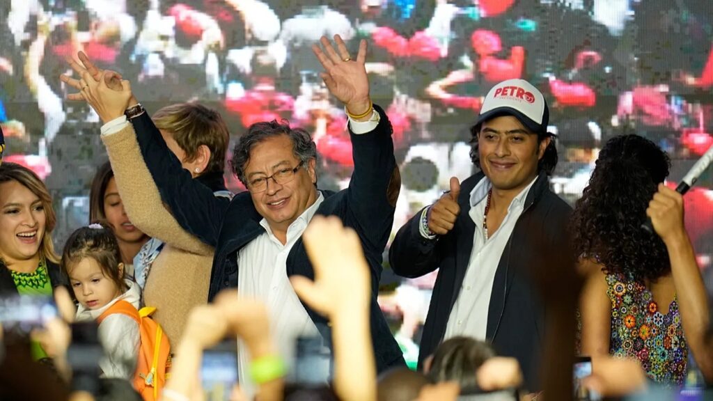 Fiscalía de Colombia imputa 6 delitos a hijo de Petro, entre ellos corrupción y lavado de dinero