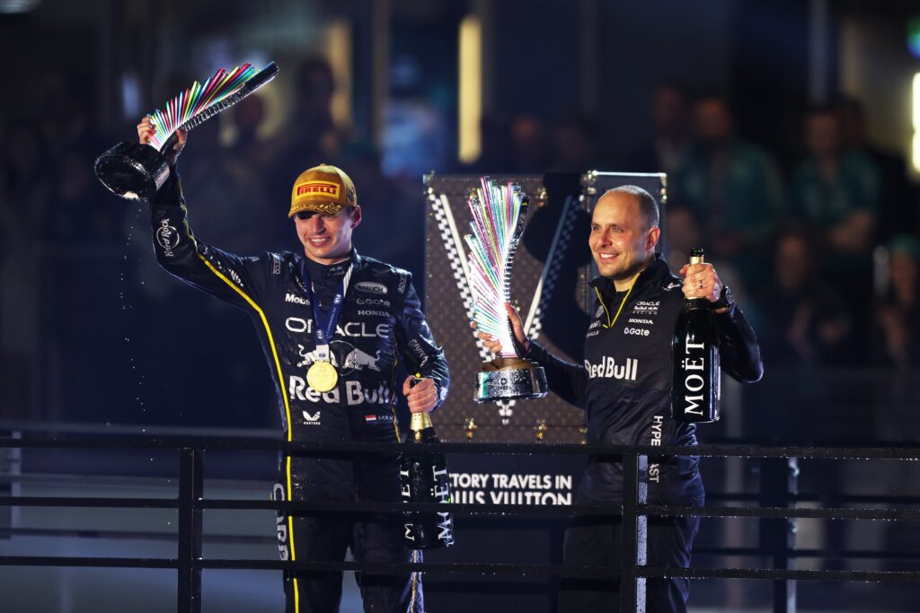 Verstappen gana el GP de Las Vegas; Los McLaren descalificados