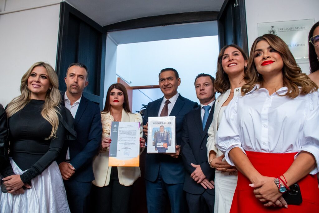 Salvador Zamora entrega Primer Informe de Gobierno al Congreso de Jalisco