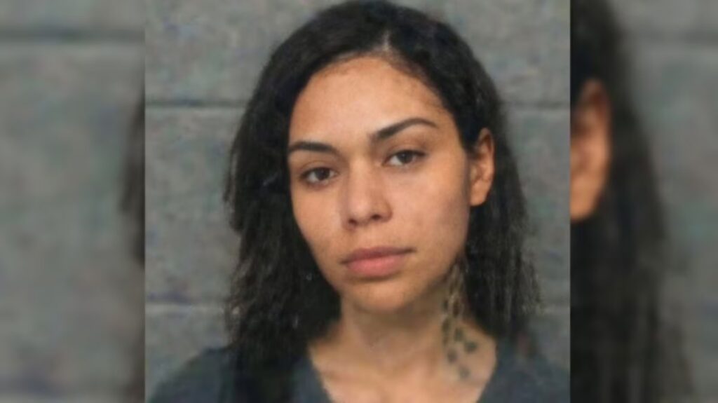 Detienen a mujer por cobrar manutención de su hijo a tres hombres distintos