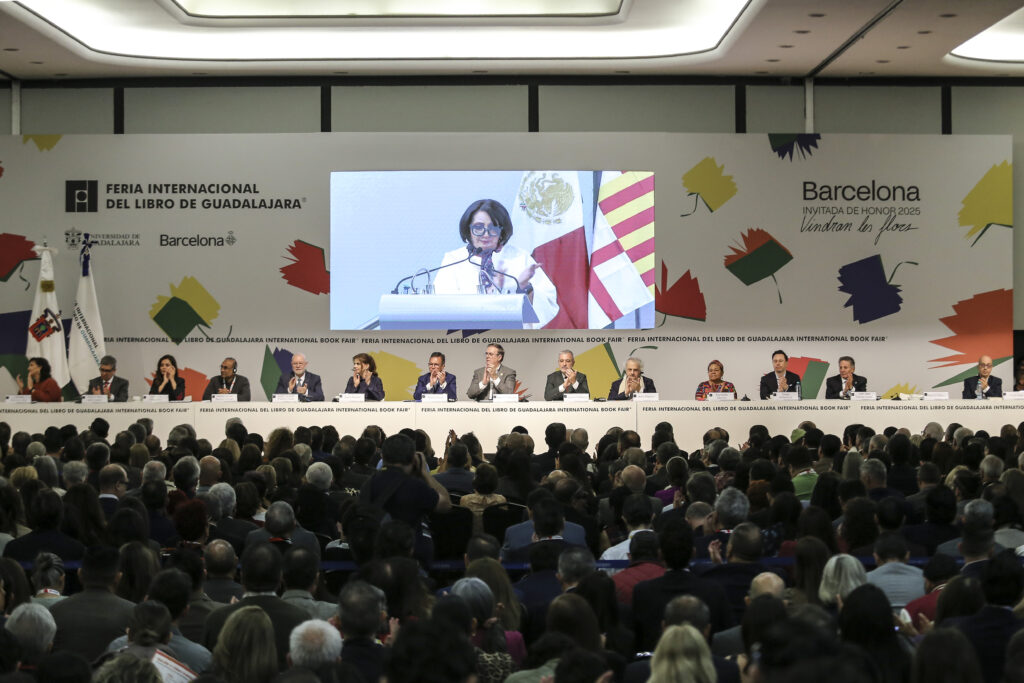 La FIL Guadalajara inicia con un llamado a proteger los libros y los espacios de lectura