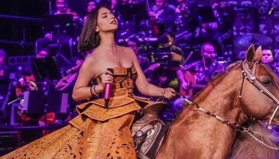 Ángela Aguilar inicia su gira en EU con polémica por baja asistencia