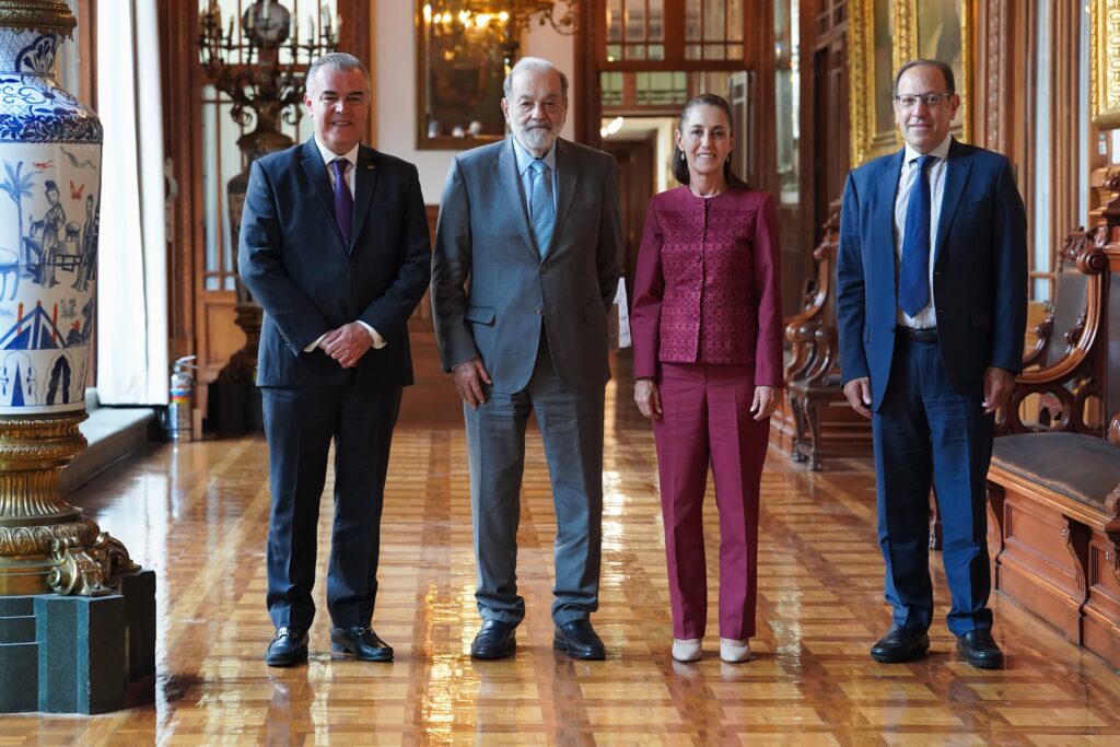 Sheinbaum y Slim se reúnen en Palacio Nacional para hablar del futuro de la economía para 2026
