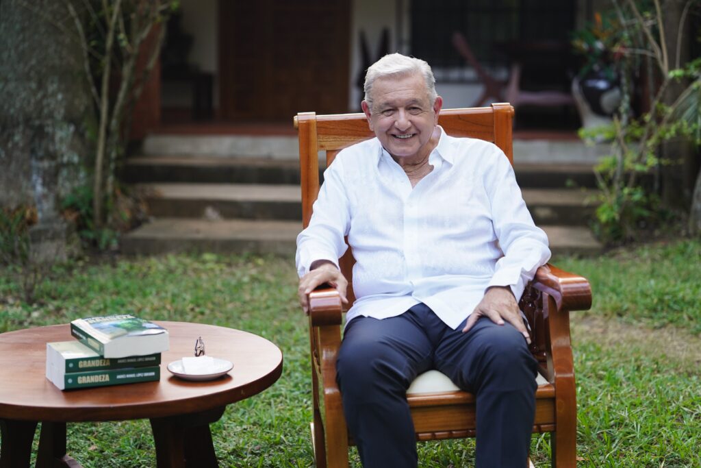 Andrés Manuel López Obrador regresa con ‘Grandeza’