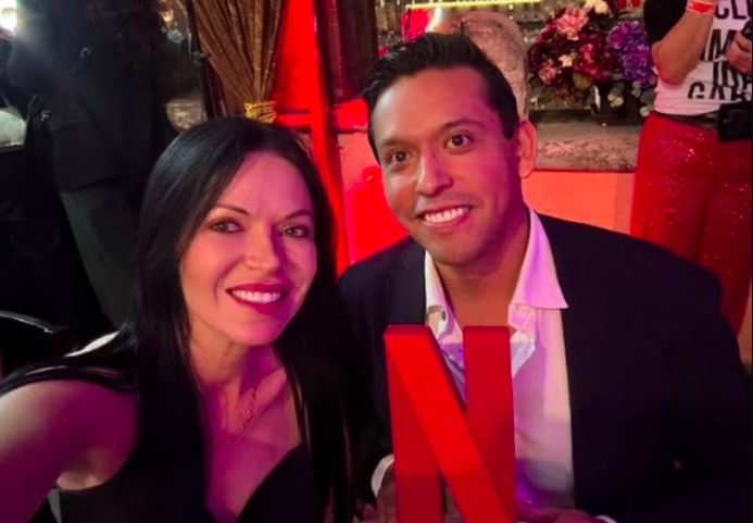 Iván Aguilera asiste a concierto de Juan Gabriel en el Zócalo