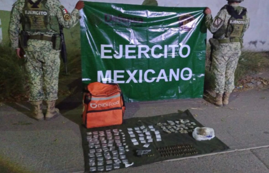 Aseguran armamento y drogas en mochila de Rappi en Culiacán