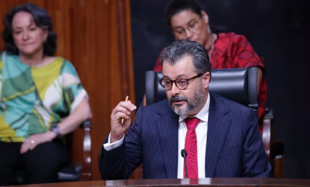 Gilberto Bátiz asume presidencia del Tribunal Electoral y llama a la unidad