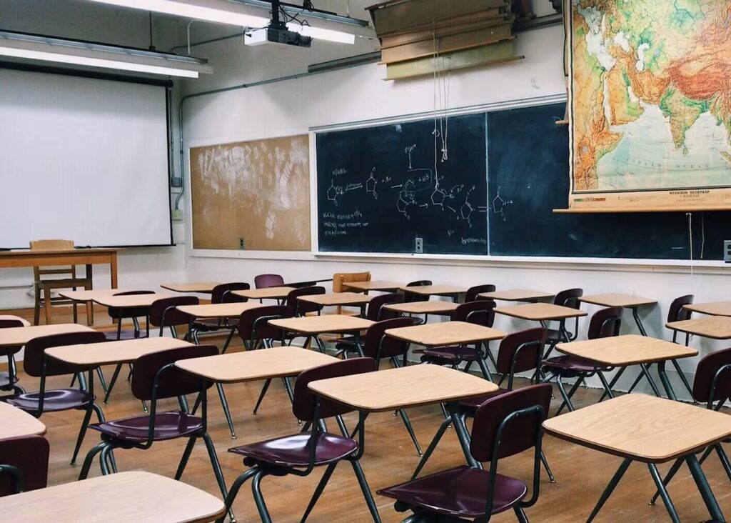 Niña de 8 años muere tras hacer 100 abdominales con mochila como castigo escolar