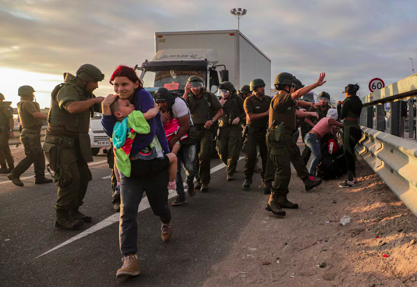 Perú declara estado de emergencia en frontera con Chile ante crisis migratoria