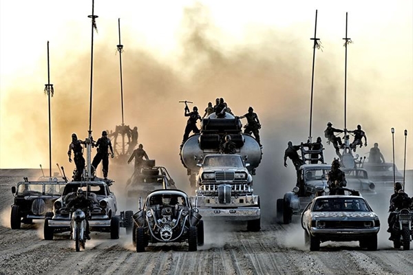 Rusia avanza en Ucrania: Soldados ingresan al estilo de «Mad Max»